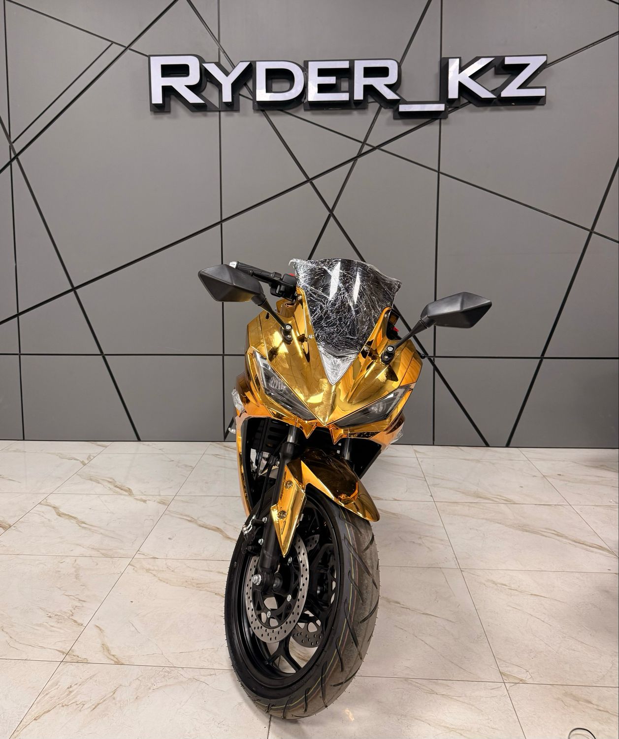 Yamaha R3 4000W