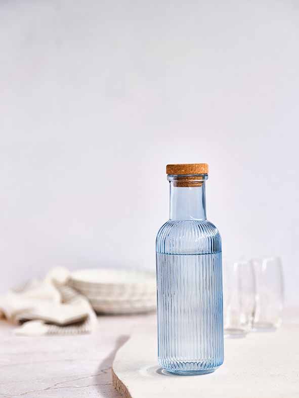 RAYA FLES BLAUW 1L MET KURK D8,7XH27,8CM Artikel code 5426001/194