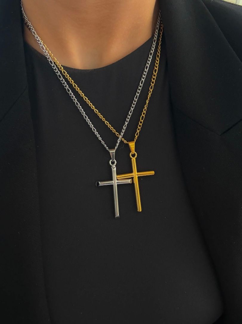 CHANSUTT LARGE CROSS NECKLACE