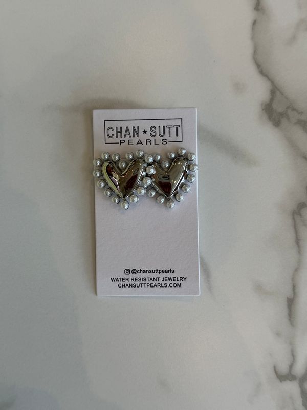 CHANSUTT HEART/PEARL EARRINGS