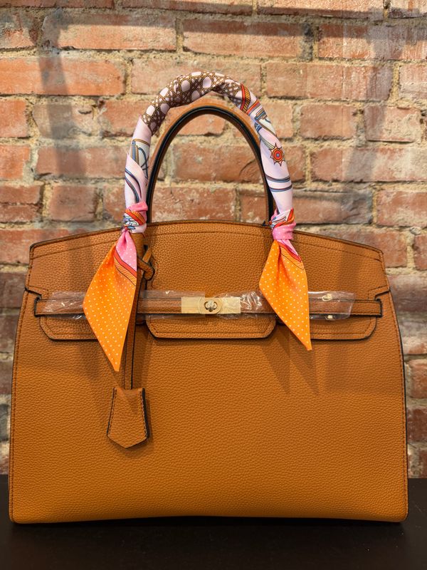 STRUCTURED VEGAN LEATHER PURSE W/TWILLY