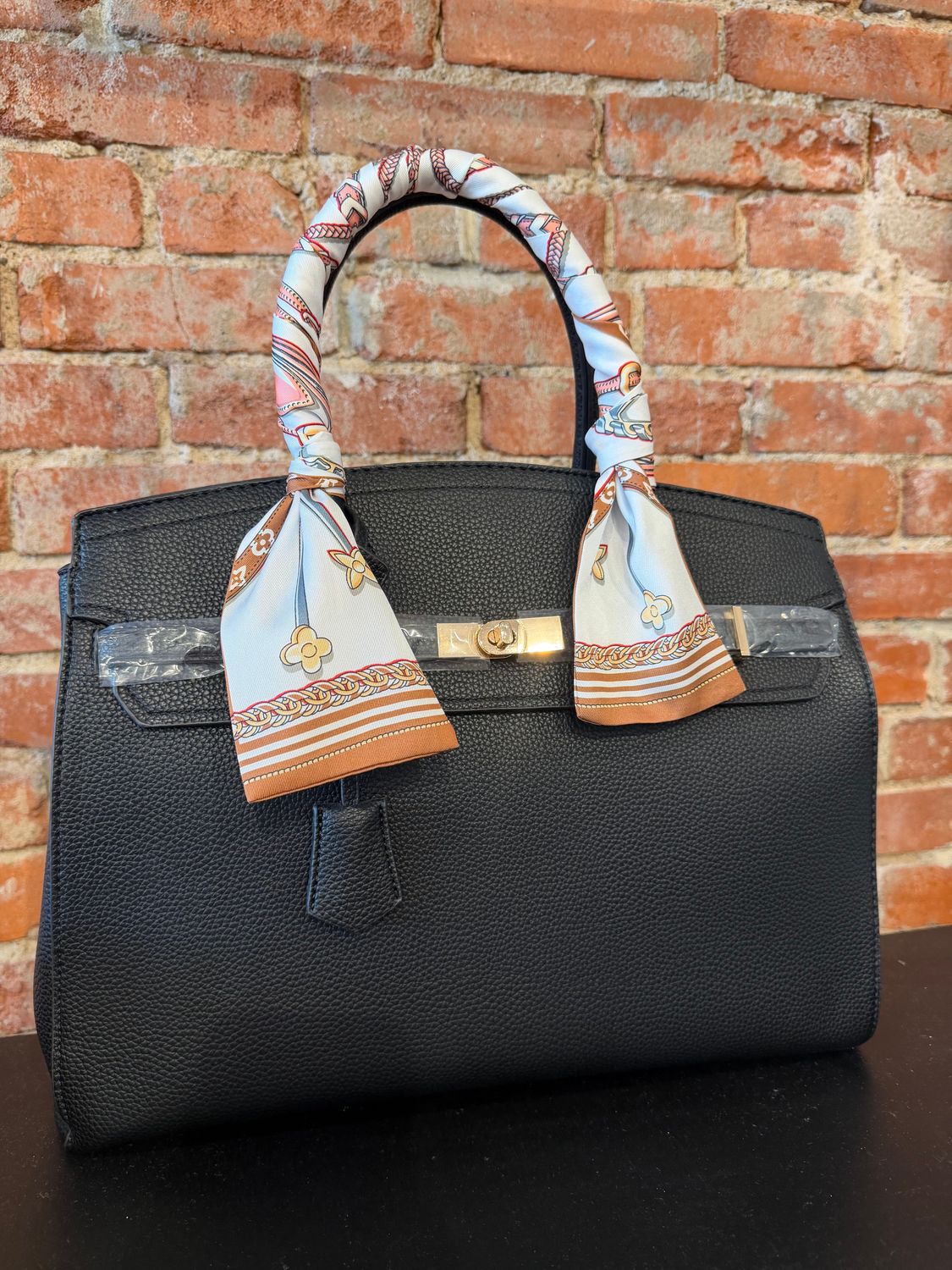 STRUCTURED VEGAN LEATHER PURSE W/TWILLY