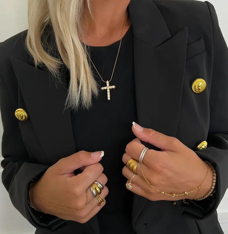 CHANSUTT XL DIAMOND CROSS NECKLACE