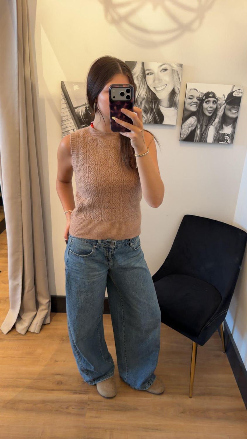 BUTTON UP SLEEVELESS SWEATER