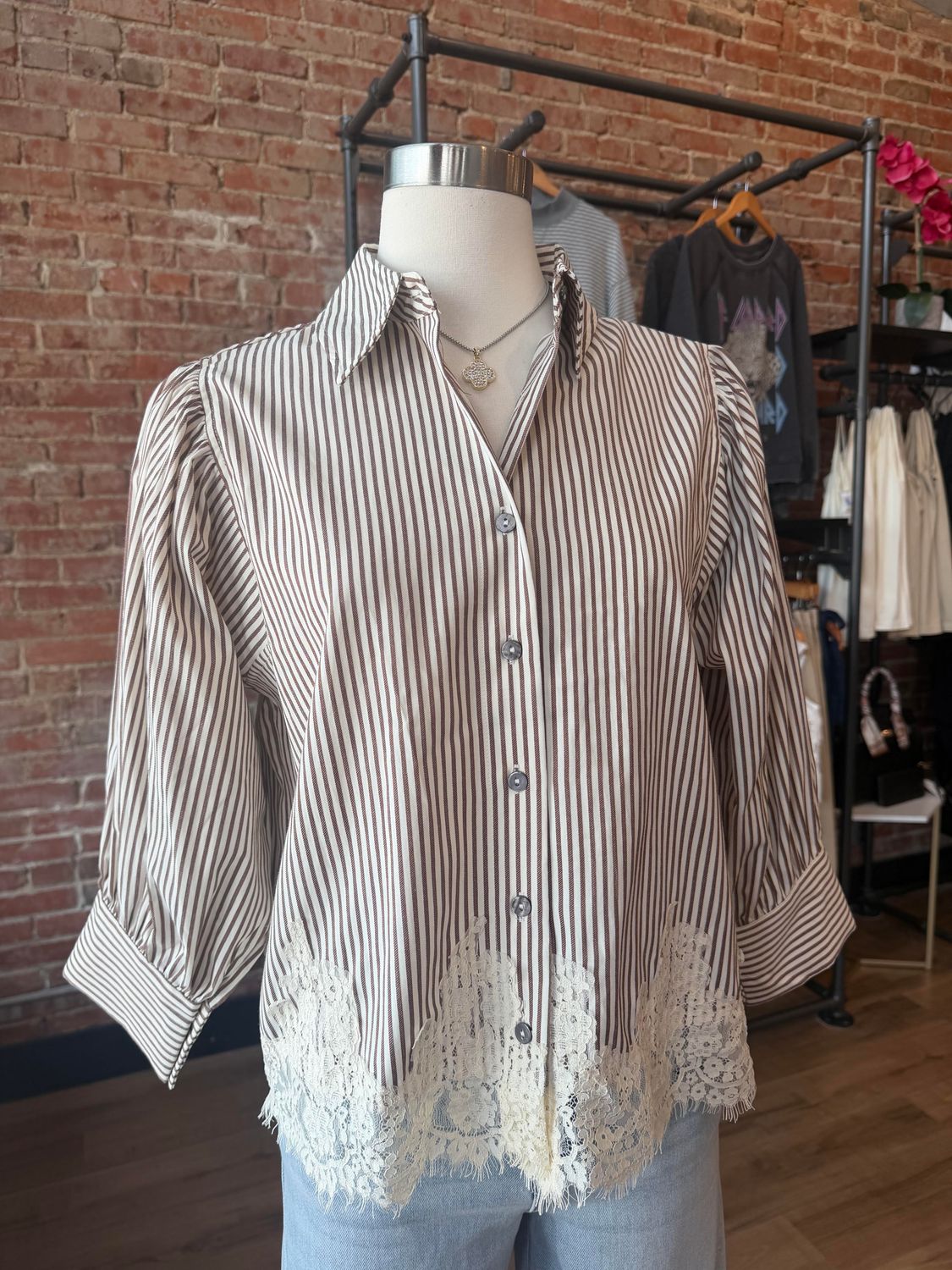 STRIPED 3/4 SLEEVE BUTTON UP