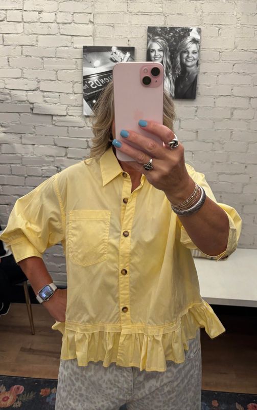 RUFFLE HEM BUTTON UP POPLIN TOP
