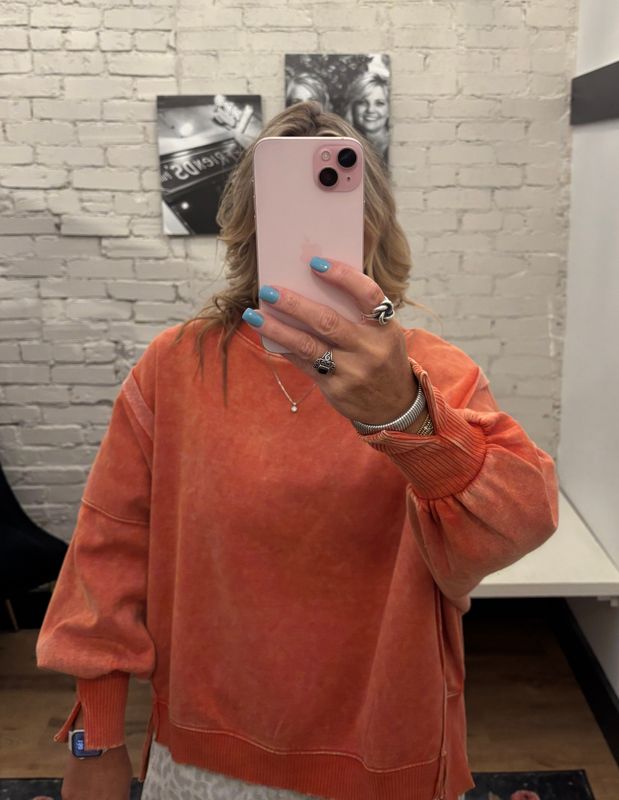 EXPOSED SEAM SWEATSHIRT