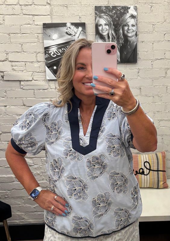 EMBROIDERED V NECK TOP