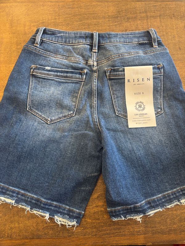 SLOUCHY BERMUDA SHORTS