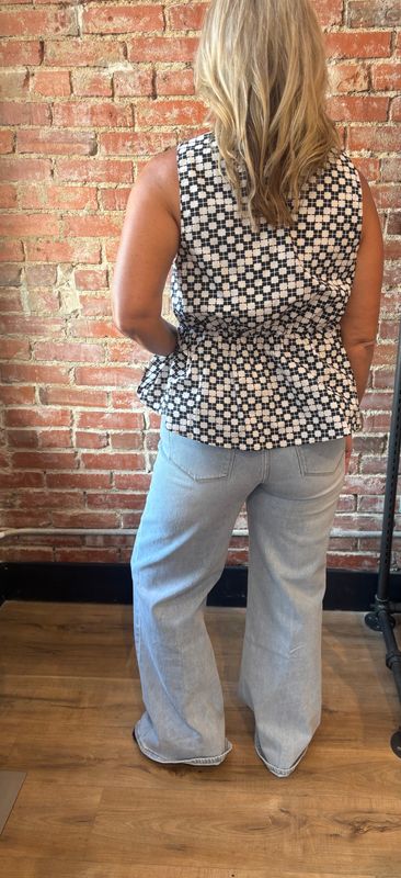 FRONT TIE SLEEVELESS PRINT TOP