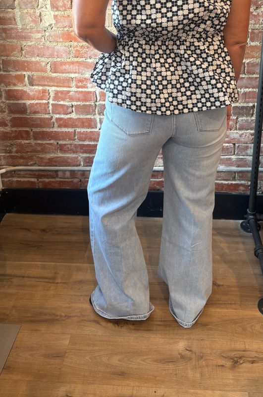 EMBROIDERED WIDE LEG JEANS