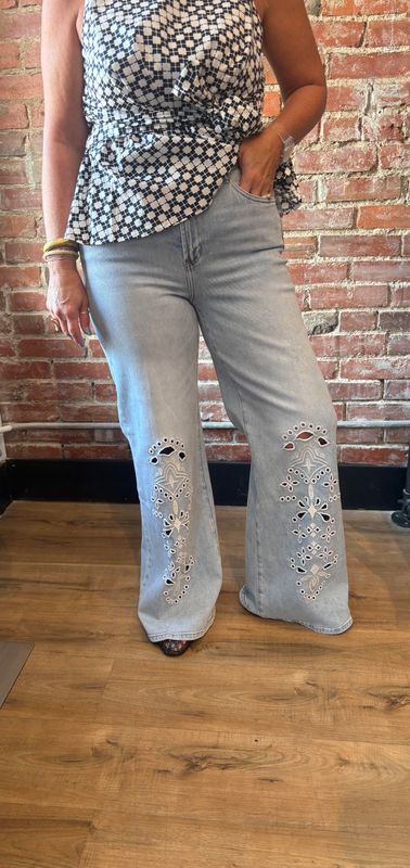 EMBROIDERED WIDE LEG JEANS