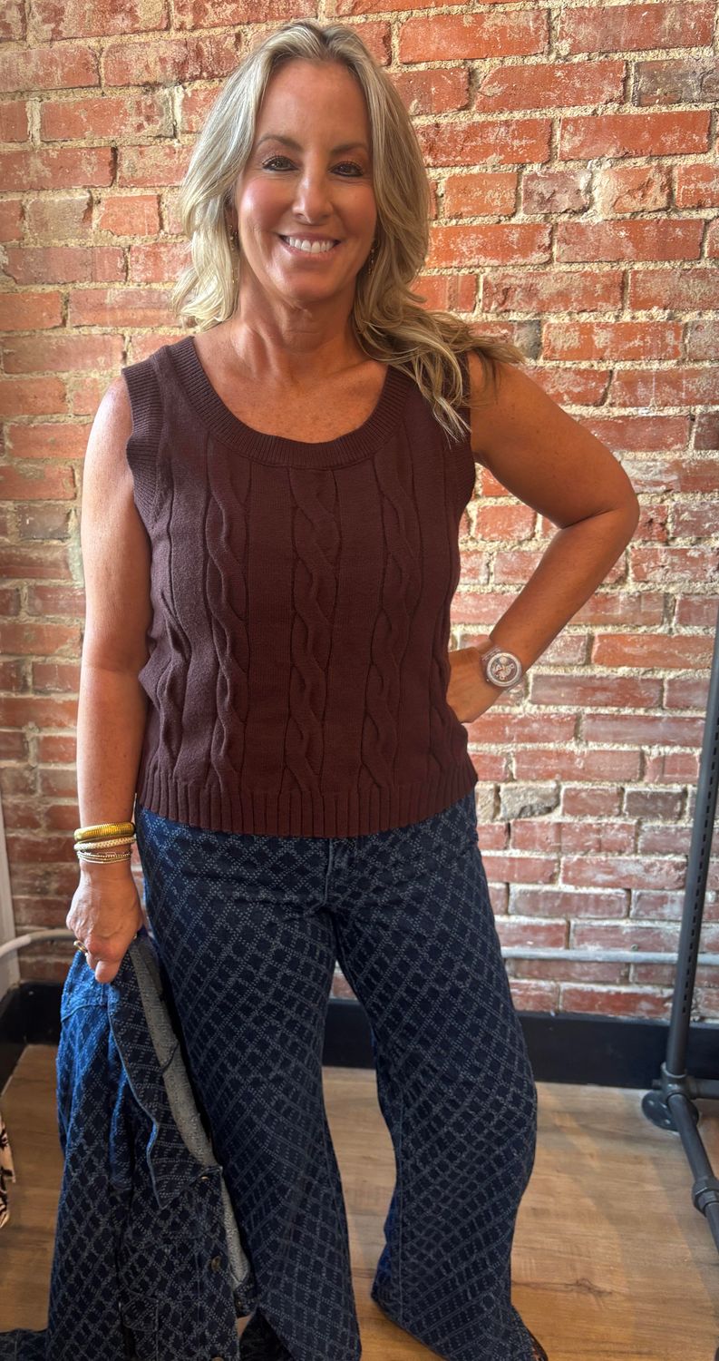 CABLE SWEATER VEST