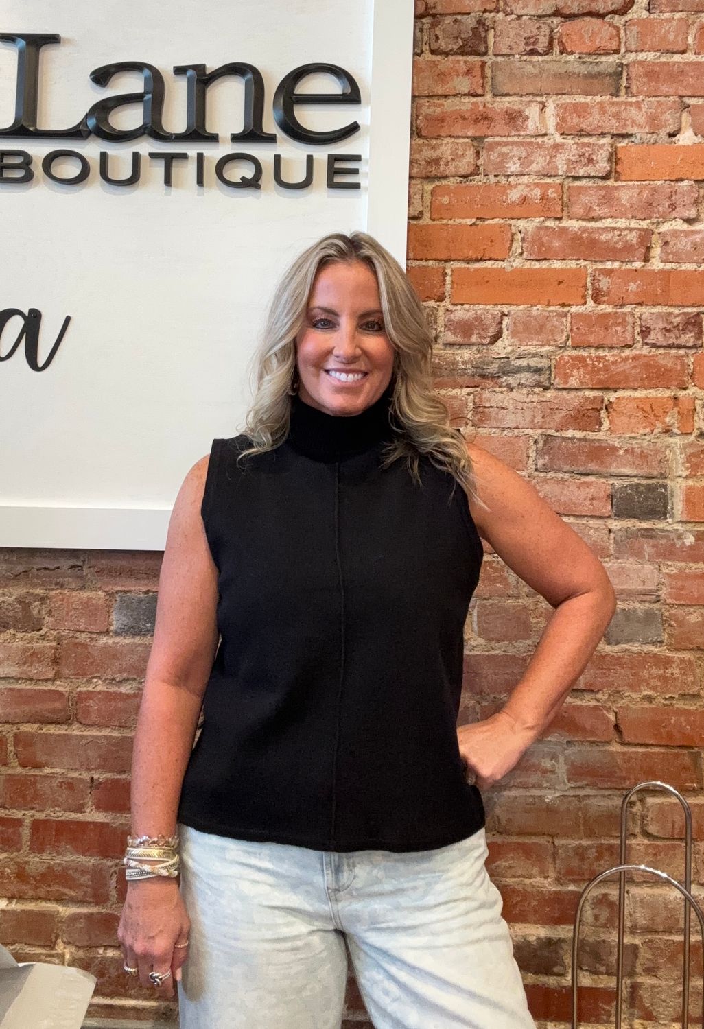MOCK NECK SLEEVELESS TOP