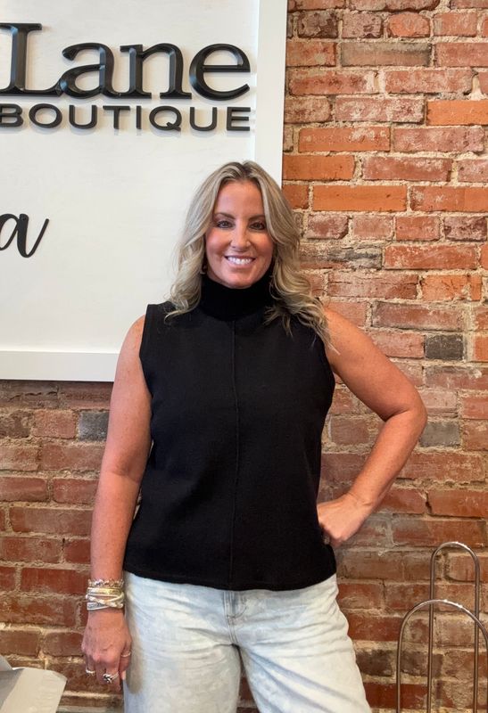 MOCK NECK SLEEVELESS TOP