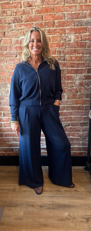 STRIPED SOFT KNIT ZIP FRONT TOP