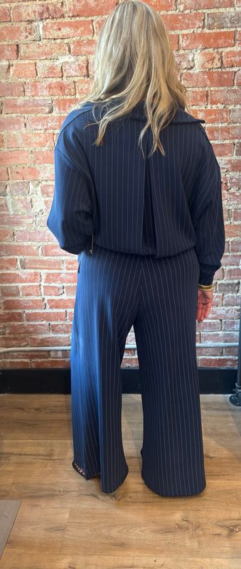 STRIPED SOFT KNIT ZIP FRONT TOP