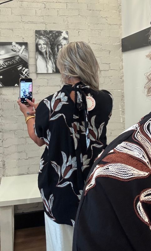 FLORAL EMBROIDERED BLOUSE