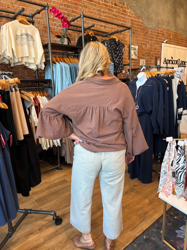 TEXTURED 3/4 PUFF SLEEVE TOP