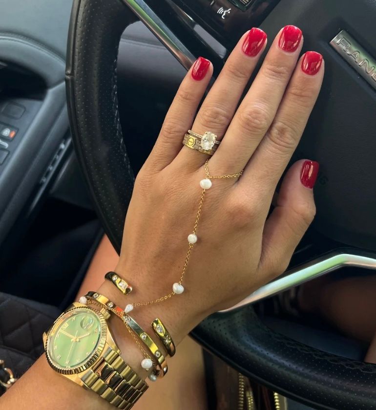 PEARL HAND CHAIN