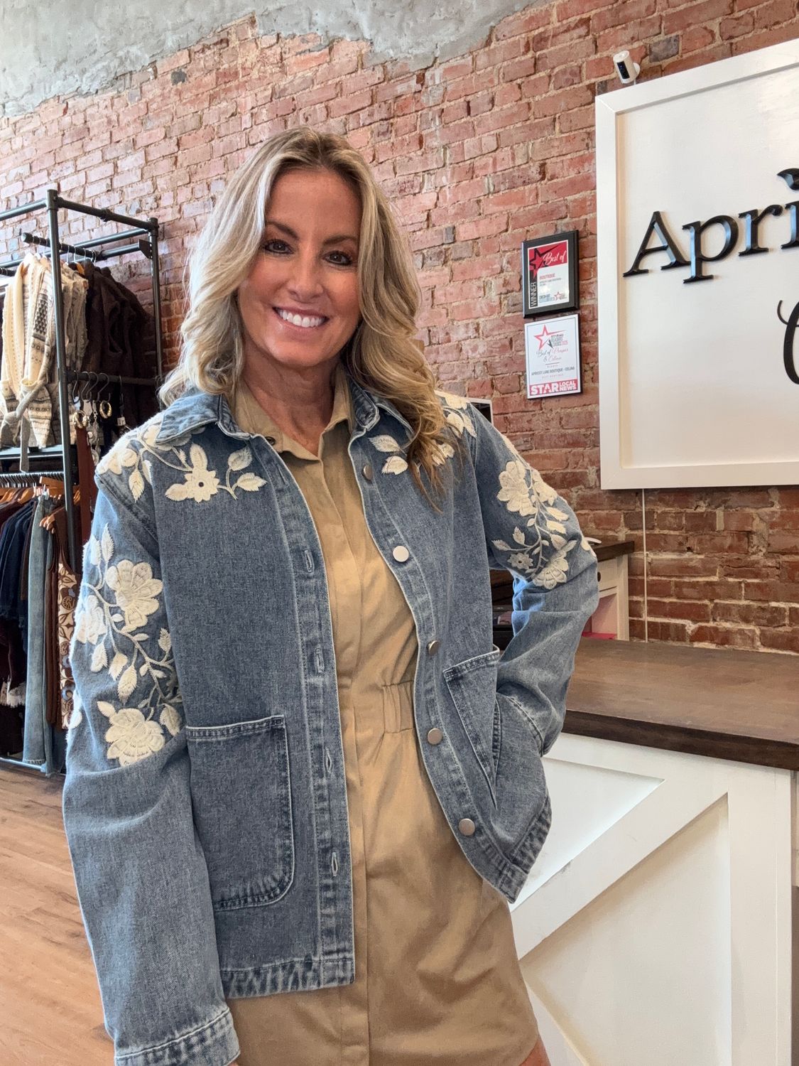 FLORAL EMBROIDERED JACKET