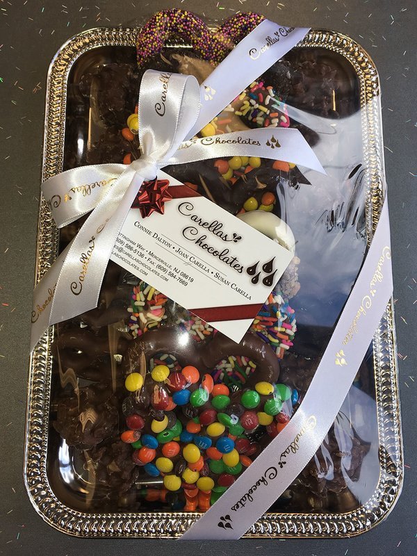 Gourmet 3 Ring Pretzel Tray (1.5 lbs)