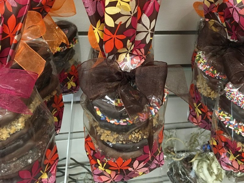 Fall/Thanksgiving Pretzel Bag Assorted 3 Ring Pretzels 8 in a bag.