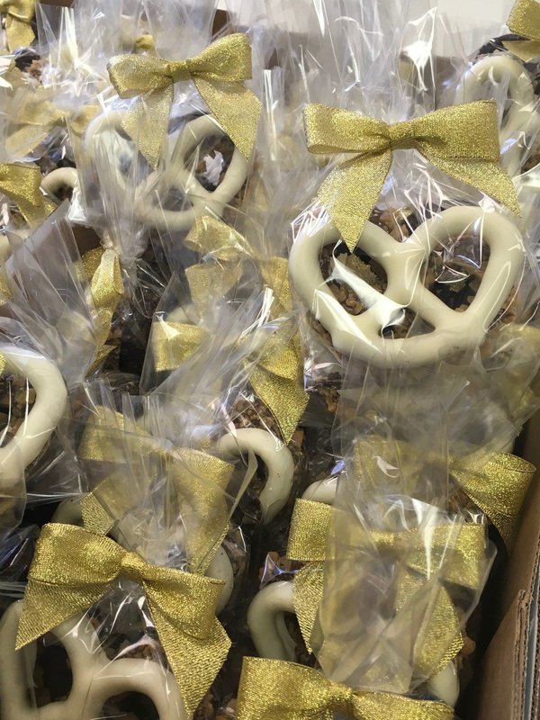 2 Piece Three-Ring Pretzel Favor bagged with Gold Bow. One White One Milk Chocolate.