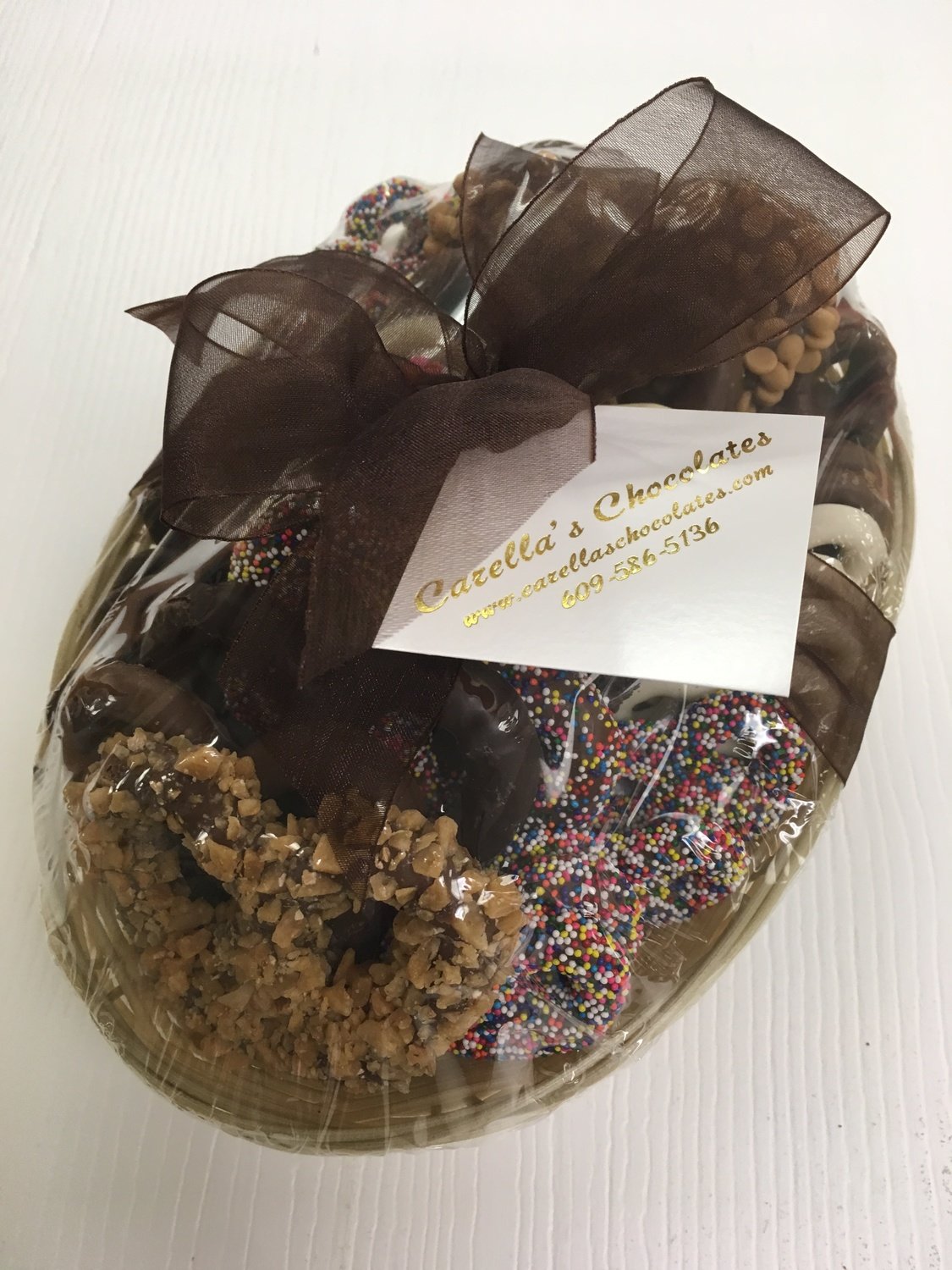Large 3 Ring Pretzel and Mini Pretzel Basket.