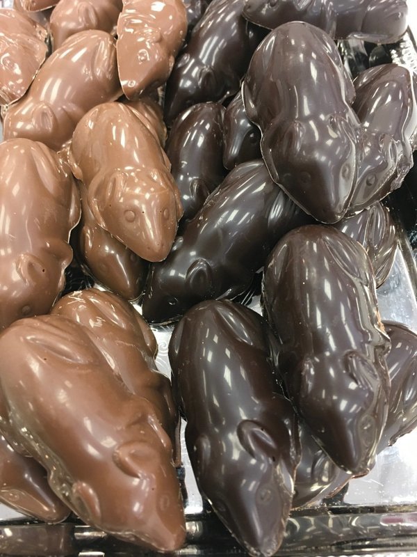 Solid Chocolate Mice.  2 1/4" x 1 1/4" approx.  Peanut and Gluten Free.  20 to a Lb.