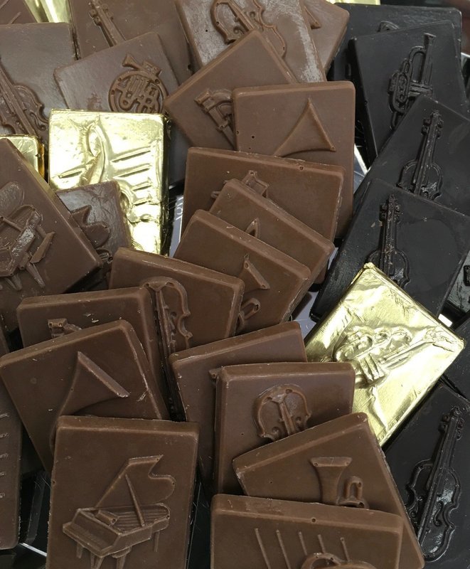 Flat Chocolate Musical Notes.  (flat notes?)  1 1/2"x 1 1/4" approx.  Peanut and Gluten Free.  72 to a Lb.