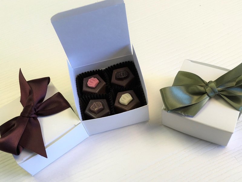 F - 25 - 4 Piece Favor Box, 2 Buttercremes, 2 Truffles (or 4 Truffles). Choice of Ribbon Color. Choose curl sheen or Satin Ribbon. Usually have in stock but give us a few days if possible. F - 25 - 4 Piece Favor Box, 2 Buttercremes, 2 Truffles (or 4 Truffles). Choice of Ribbon Color. Choose curl sheen or Satin Ribbon. Usually have in stock but give us a few days if possible.