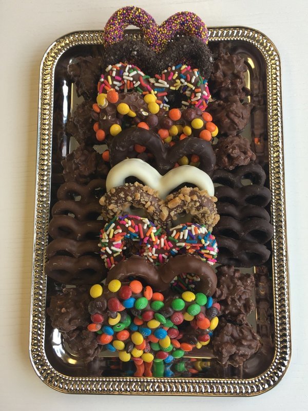 3 Ring Gourmet Pretzel Tray with Mini Pretzels and Pretzel Clusters