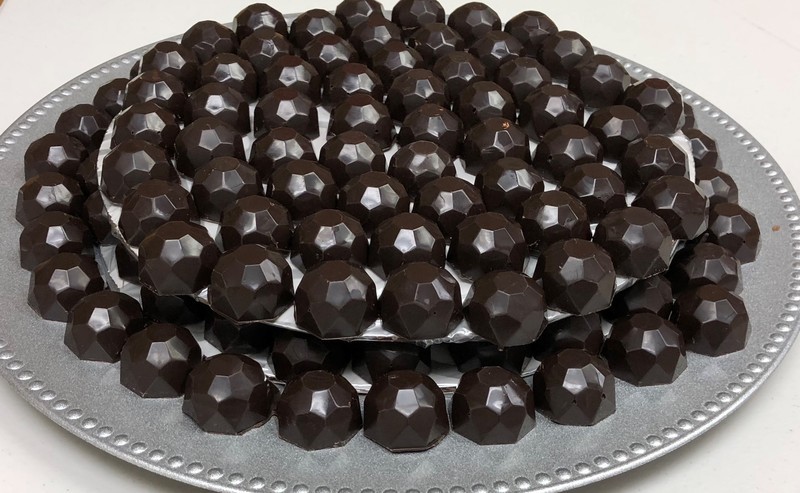 Milk or Dark Chocolate Diamond Chocolates