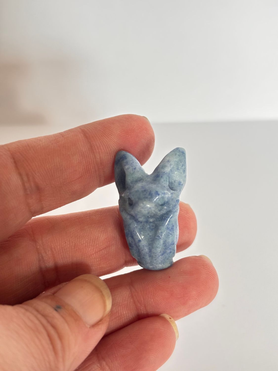 Fladdermus i blå aventurin