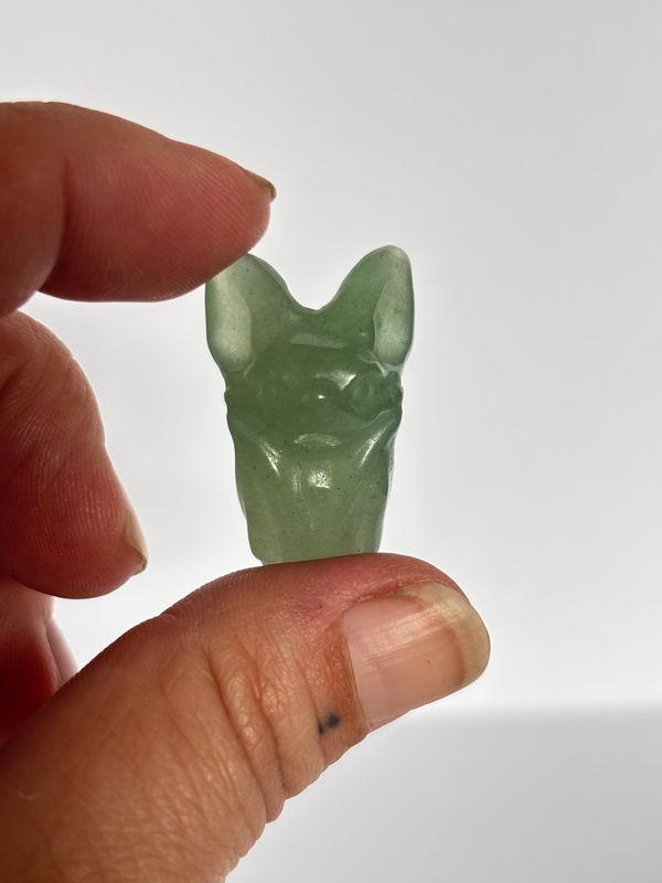 Fladdermus i grön aventurin