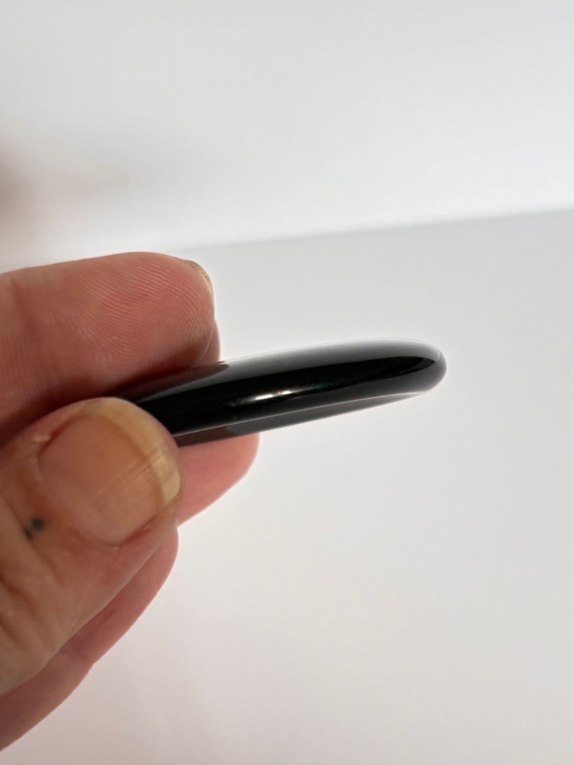 Palmstone i svart Obsidian – För beskydd, klarhet &amp; att släppa det som tynger