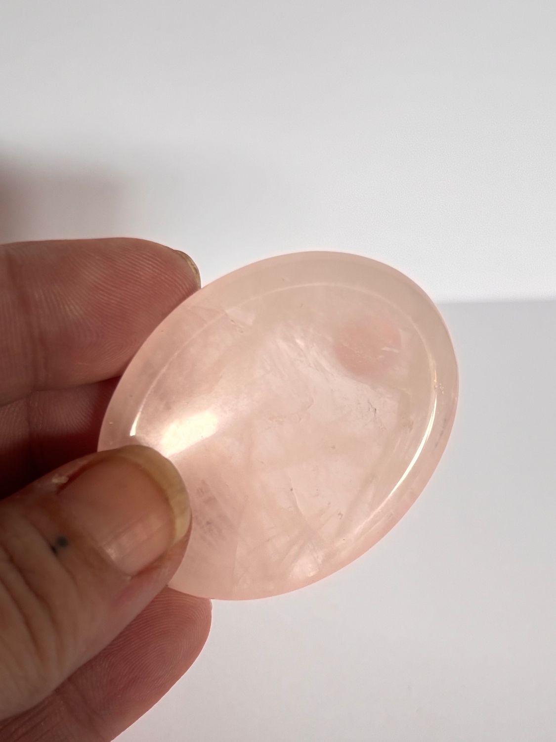 Palmstone i Rosenkvarts – För kärlek, mjukhet &amp; att möta dig själv varsamt