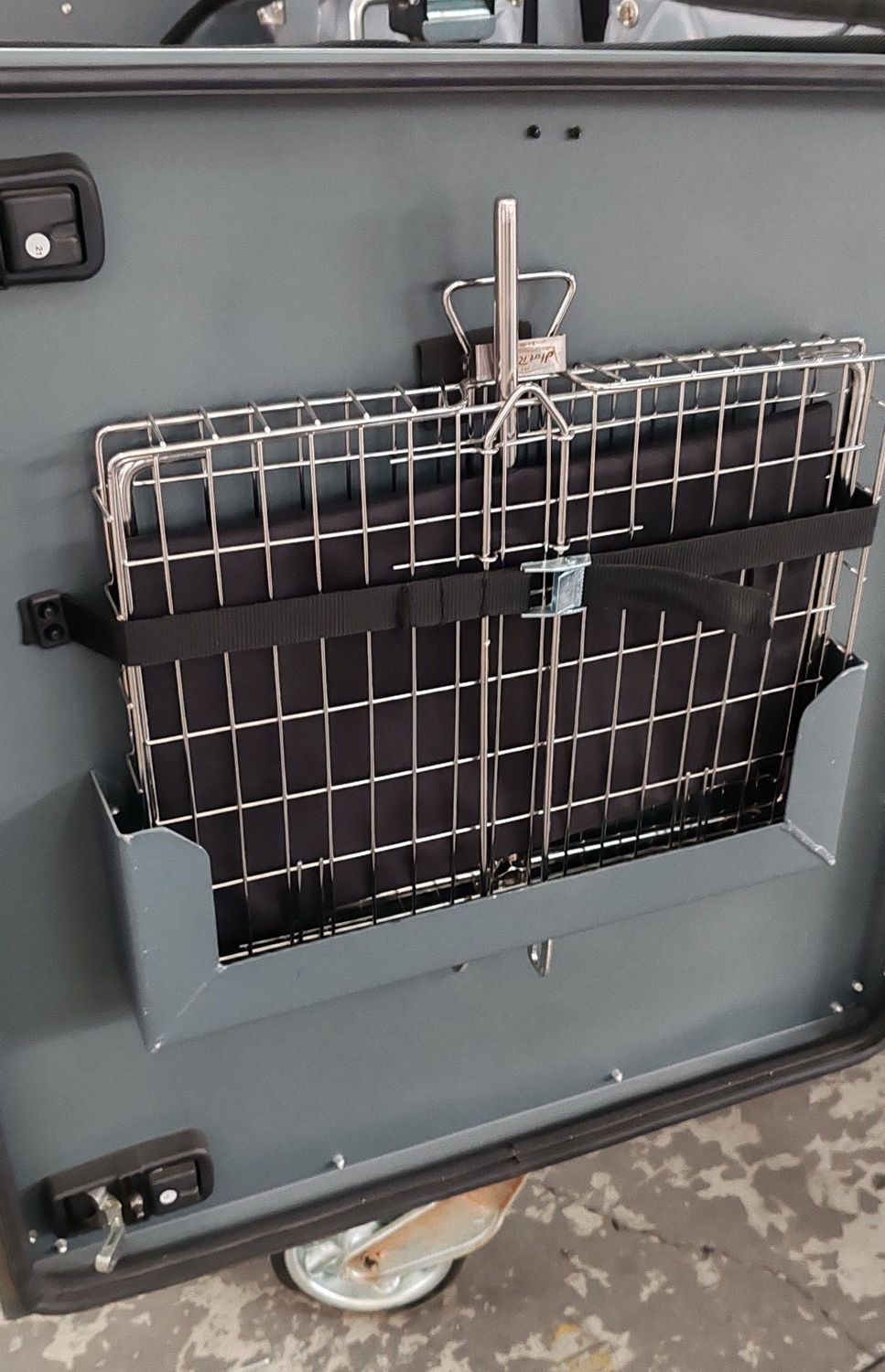 HotRods U-Braai mounted in nose box door