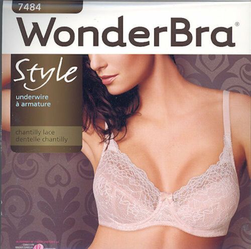 Wonderbra Women&#39;s Chantilly Lace Underwire Bra.