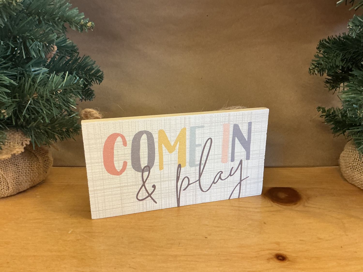 Come In &amp; Play - Wooden Sign w/ String