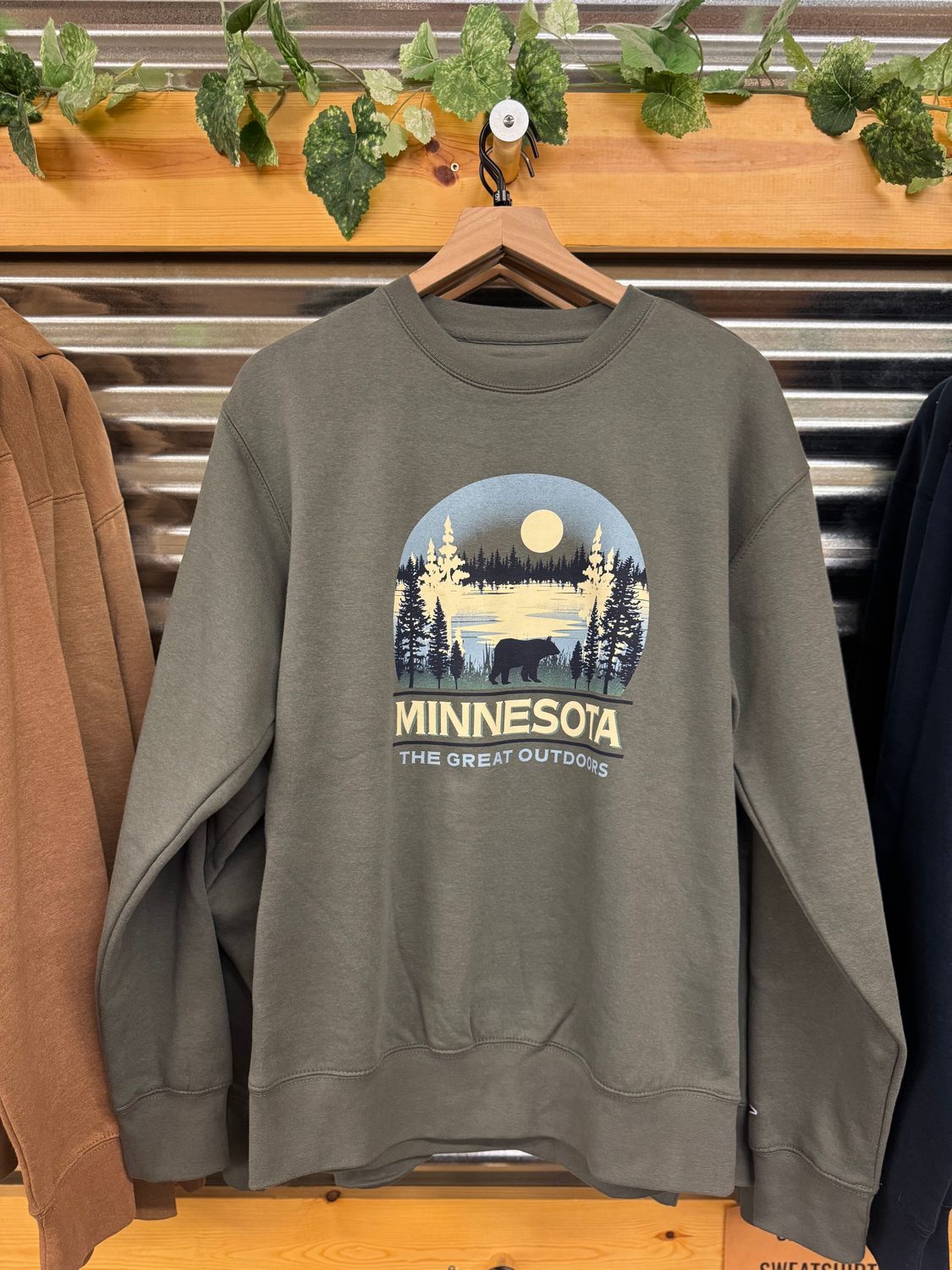Minnesota Great Outdoors Bear Circle Crewneck, Size: S