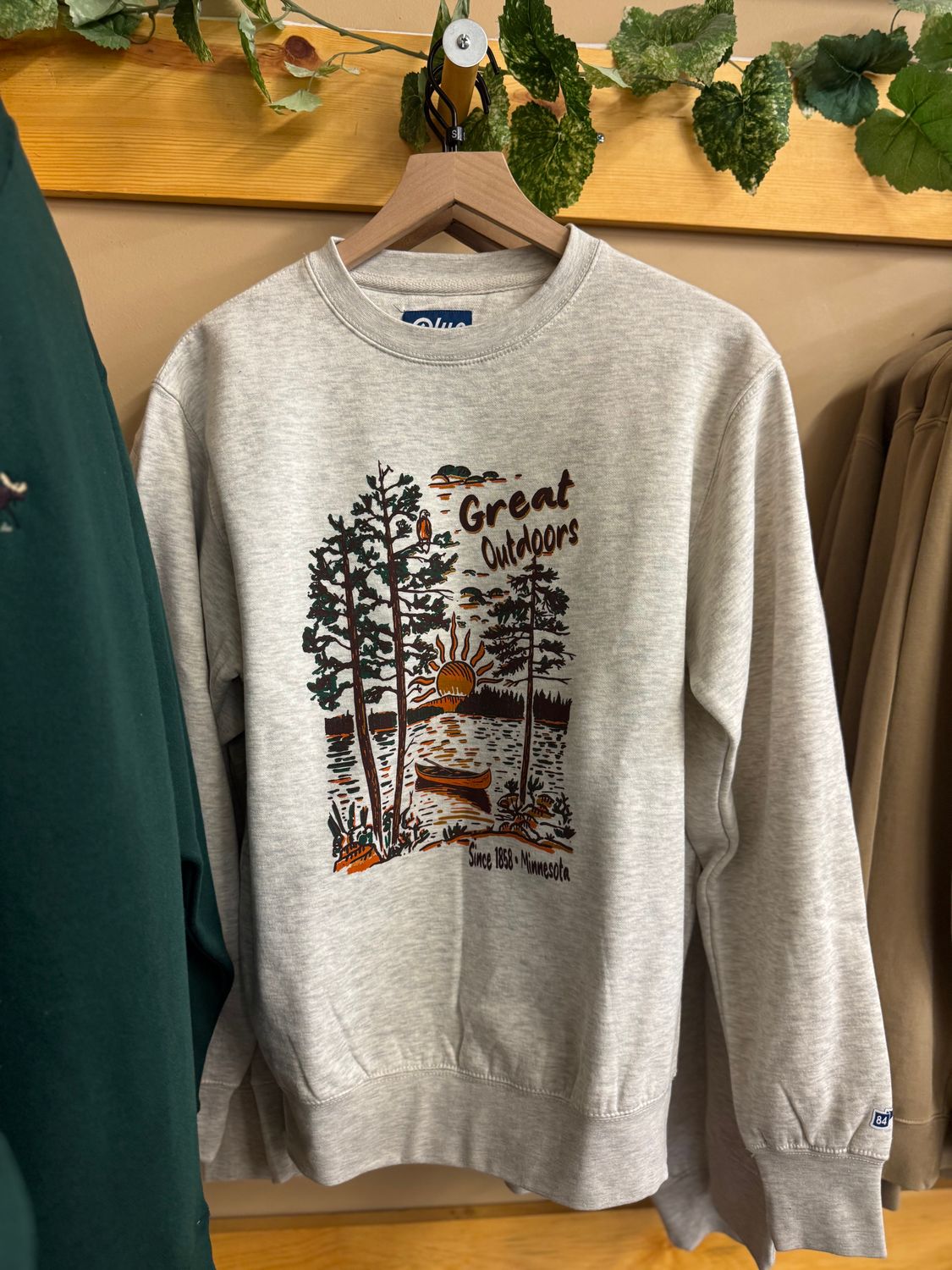 Minnesota Great Outdoors Canoe Scene Crewneck, Size: S