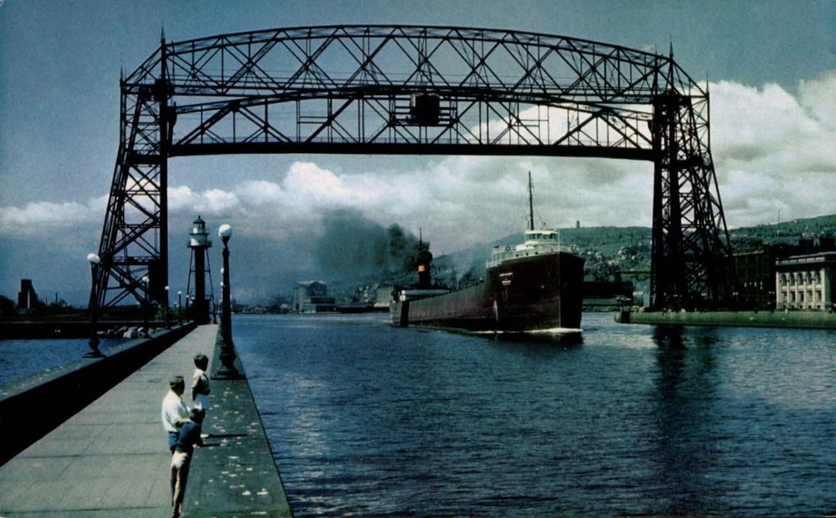 Postcard MN-153 Aerial Lift Bridge, Duluth