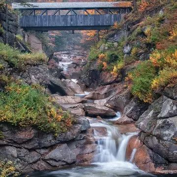 Covered Bridge - 1000 Piece Jigsaw Puzzle