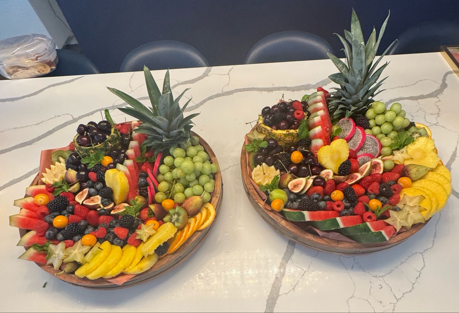 Medium Signature Fruit Tray — Serves 6–10 Guests