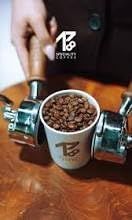 Colombia Gesha coffee beans in a white container, 250g, with a manual grinder, showcasing 1718 Colo…