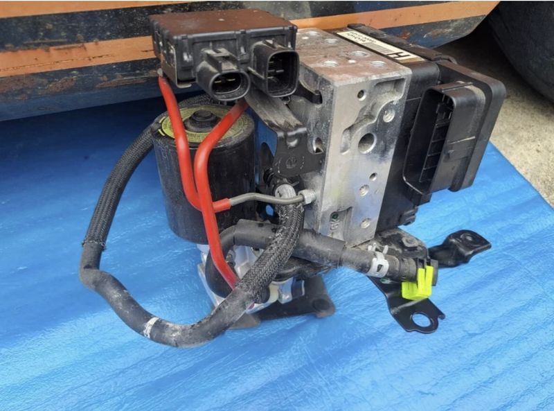 Lexus LS460 ABS Actuator and Pump Module