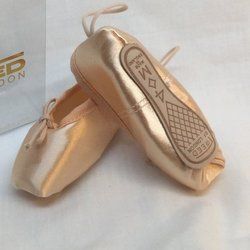 hübscher Mini-Spitzenschuh für Ballettfans