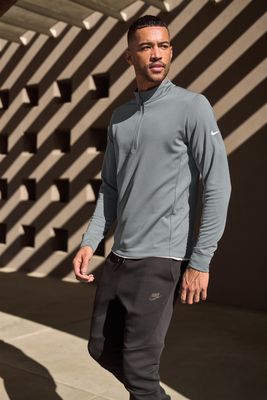 Nike Essential 1/2-Zip Cover-Up